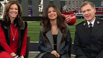 Selena Gómez: ombligo al aire y top de infarto