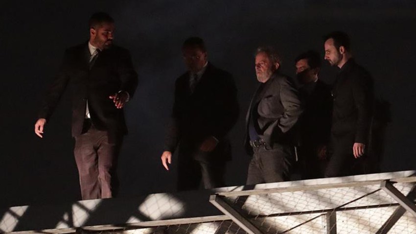 lula-pasa-primera-noche-preso