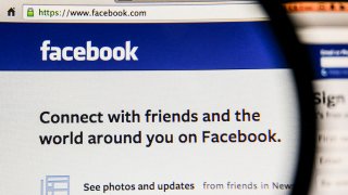 Facebook lanzó el alerta sobre noticias falsas sobre el virus.