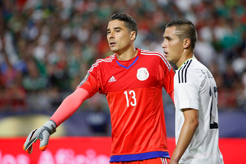 Memo Ochoa se corta los rizos y causa sensación en las redes