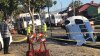 Socavón en calle residencial se “traga” a un auto en el sur de California