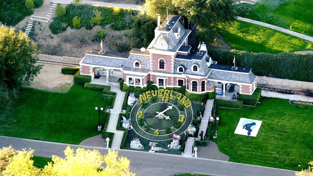 Multimillonario compra por 22 millones la mansión de Michael Jackson