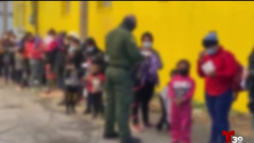 Dallas: Gobernador Abbott anuncia conferencia desde albergue para niños migrantes