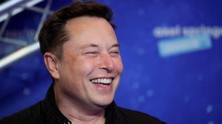 El dueño de Tesla, Elon Musk, agrandó su riqueza en un 559% durante la pandemia.