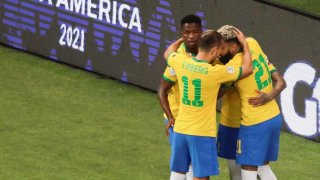 Brasil, bajo la batuta de Neymar, goleó por 3-0 a una formación venezolana diezmada por el COVID-19.