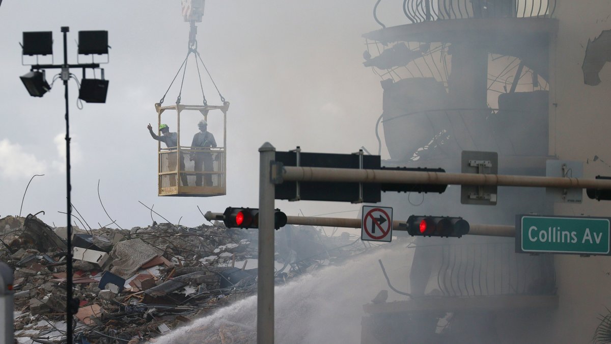 Derrumbe de edificio en Miami Beach: Incendio bajo los escombros dificulta labores de rescate – Telemundo McAllen (40) - Vimarsana News