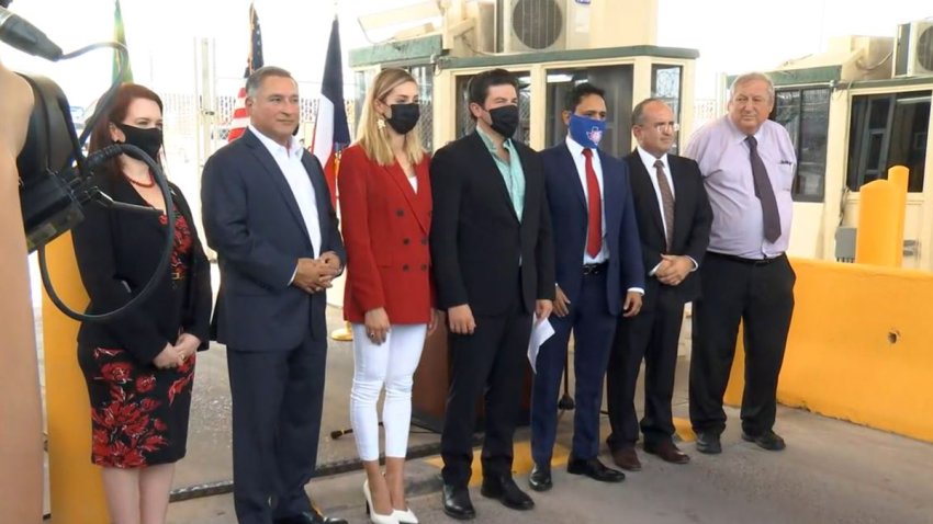 Alcaldes de McAllen, Hidalgo y Mission junto con el gobernador electo de Nuevo León.