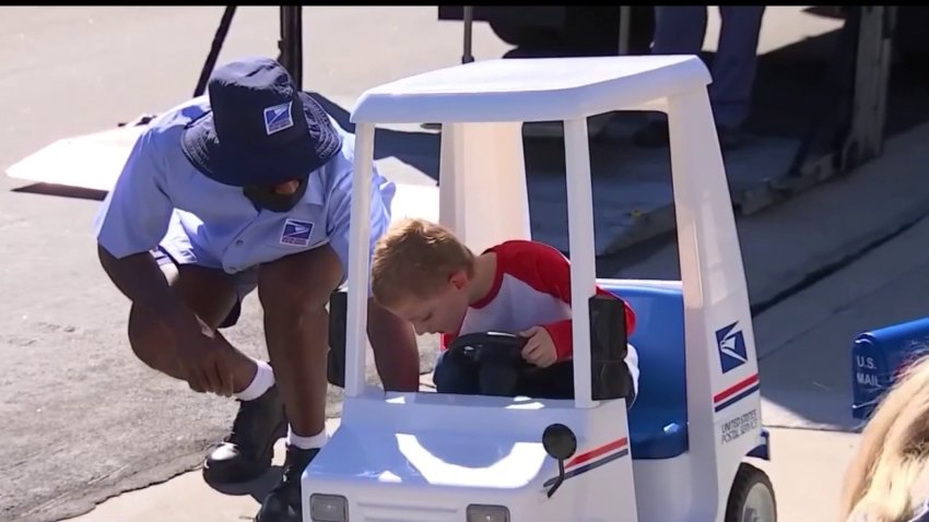 Sorprenden a niño con regalo inesperado