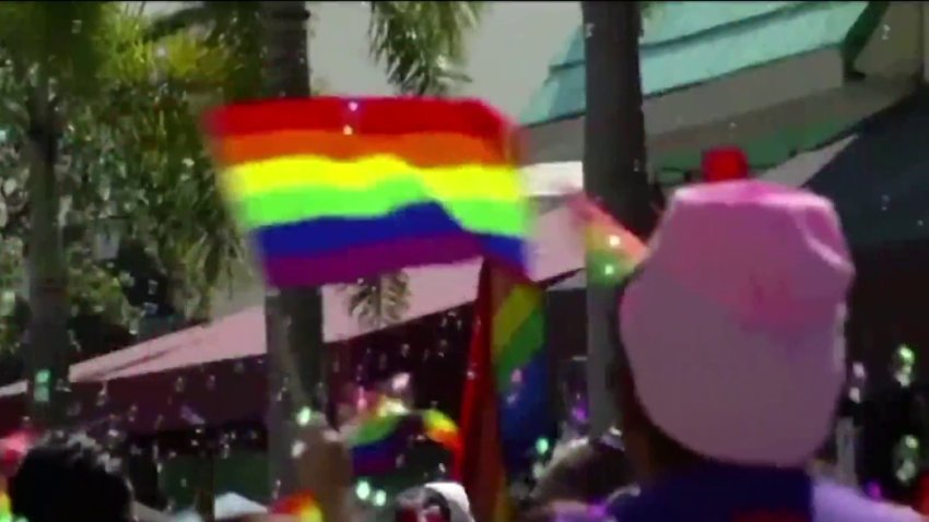 Representante de Florida sugiere quitarle la tutela a padres que lleven a sus hijos a “drag shows”