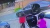 Captado en video: le roban el auto cuando se para a comprar tomates