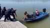 Condado Tarrant: Sospechoso de robo trata de escapar nadando en un lago pero termina rescatado y arrestado