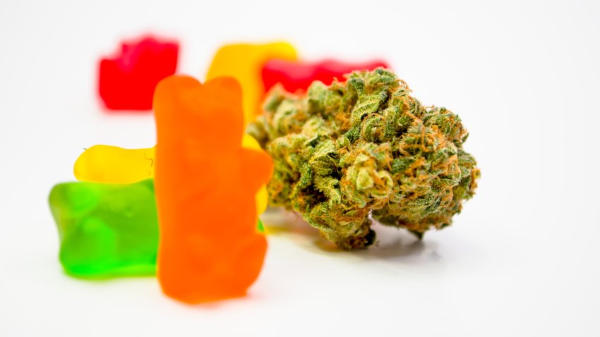 Acusan a una madre luego que su hijo de 4 años muriera por comer gomitas de marihuana