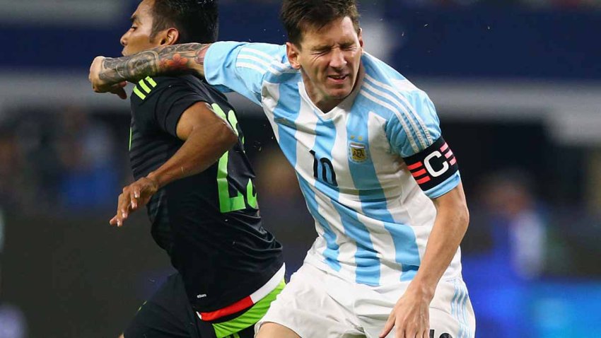 ARLINGTON, TX – SEPTEMBER 08:  (L-R) Jose Juan Vazquez #23 of Mexico and Lionel Messi #10 of Argentina during a international friendly at AT&T Stadium on September 8, 2015 in Arlington, Texas.  (Photo by Ronald Martinez/Getty Images)