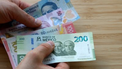 ¿Por qué recibes menos efectivo por el dinero que te envías desde EEUU?