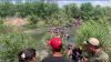 Inmigrantes cruzan masivamente la frontera de Matamoros a Brownsville