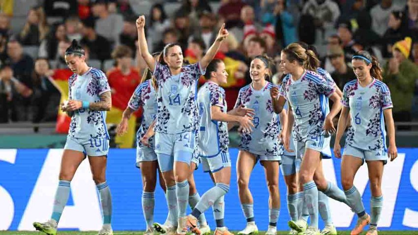 AUCKLAND, NEW ZEALAND – AUGUST 05: Laia Codina of Spain celebrates with teammates after scoring her team’s fourth goal during the FIFA Women’s World Cup Australia & New Zealand 2023 Round of 16 match between Switzerland and Spain at Eden Park on August 05, 2023 in Auckland / Tāmaki Makaurau, New Zealand. (Photo by Hannah Peters – FIFA/FIFA via Getty Images)