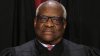 Juez de la Corte Suprema, Clarence Thomas, revela viajes pagados por multimillonario en informe anual