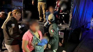 Rescate masivo de 231 migrantes en México.