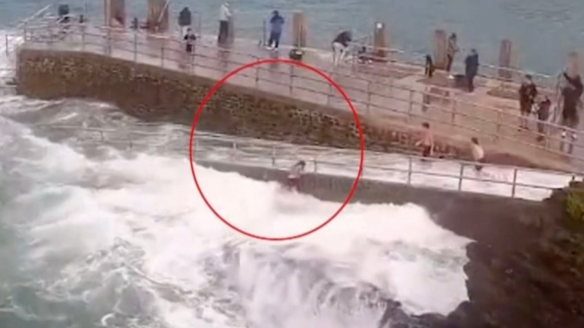 En video: dramático rescate de una niña que fue arrastrada por las olas