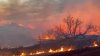 Incendios avanzan en el noroeste de Texas: hay apagones, evacuaciones y declaración de desastre