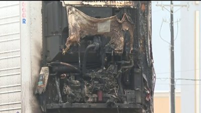 Camión de carga se incendia y afecta el táfico en Pharr