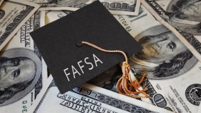 Cómo aplicar para FAFSA: ayuda financiera federal para estudiantes