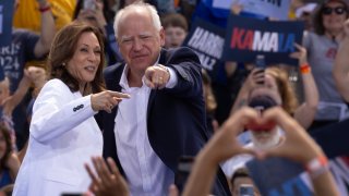 Kamala Harris y Tim Walz encabezaron un acto este miércoles en Eau Claire, Wisconsin.