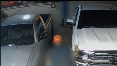 En video: brutal ataque con machetes deja a un hombre herido en California