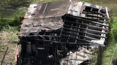 Dos familias pierden su hogar tras un voraz incendio en Los Fresnos 