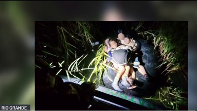 Abandonan a cuatro niños en una llanta usada como balsa en el río Grande