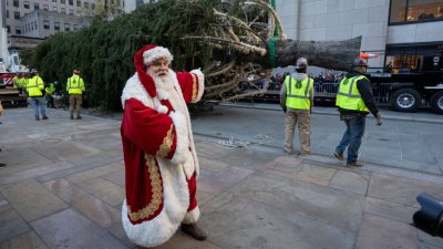 Pesa 11 toneladas y mide 74 pies: ¿A qué hora se ilumina el árbol de Navidad del Rockefeller Center?