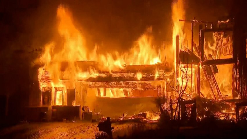 Video: incendio arrasa zonas del sur de California, obligando a miles a evacuar