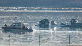 Investigadores y rescatistas trabajaron en condiciones adversas para recuperar cuerpos y restos de las aeronaves.