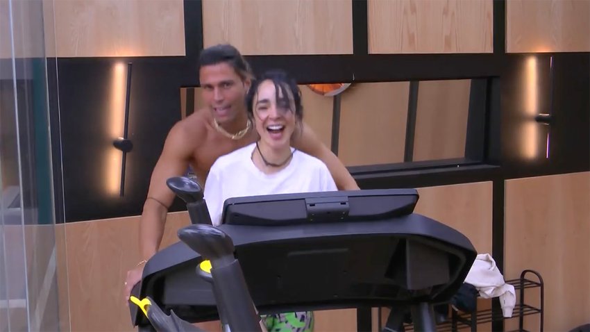 Manelyk pide votos por “su amiguito” Luca a escondidas de Caramelo