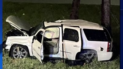 Joven de 19 años muere en volcadura de camioneta