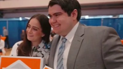 El diagnóstico del cáncer de su mamá lo motivo a estudiar medicina