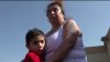 Madre e hijo se quedaron sin hogar en Roma tras incendio en apartamento en edificio