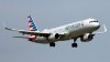 Mujer demanda a American Airlines por presunta agresión sexual en un vuelo