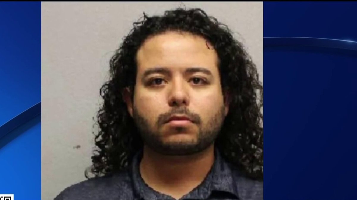 Hombre es arrestado por presunta agresión sexual a menor – Telemundo ...