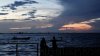 Vuelca ferry con 133 personas frente a Guyana; buscan a decenas de desaparecidos