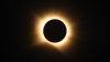 Un espectacular eclipse solar cruzó el cielo este miércoles