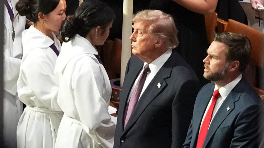 El presidente Donald Trump y el vicepresidente JD Vance en el funeral del senador Lindsey Graham en Washington, el 28 de julio del 2026. (AP foto/Alex Brandon)