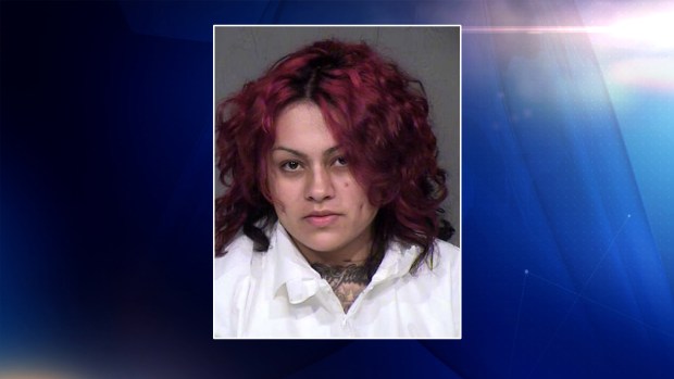 Mujer hispana dice haber ahogado a sus mellizos