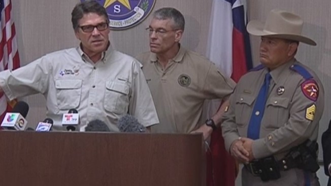 Rick Perry visito El Valle en busca de soluciones a crisis humanitaria